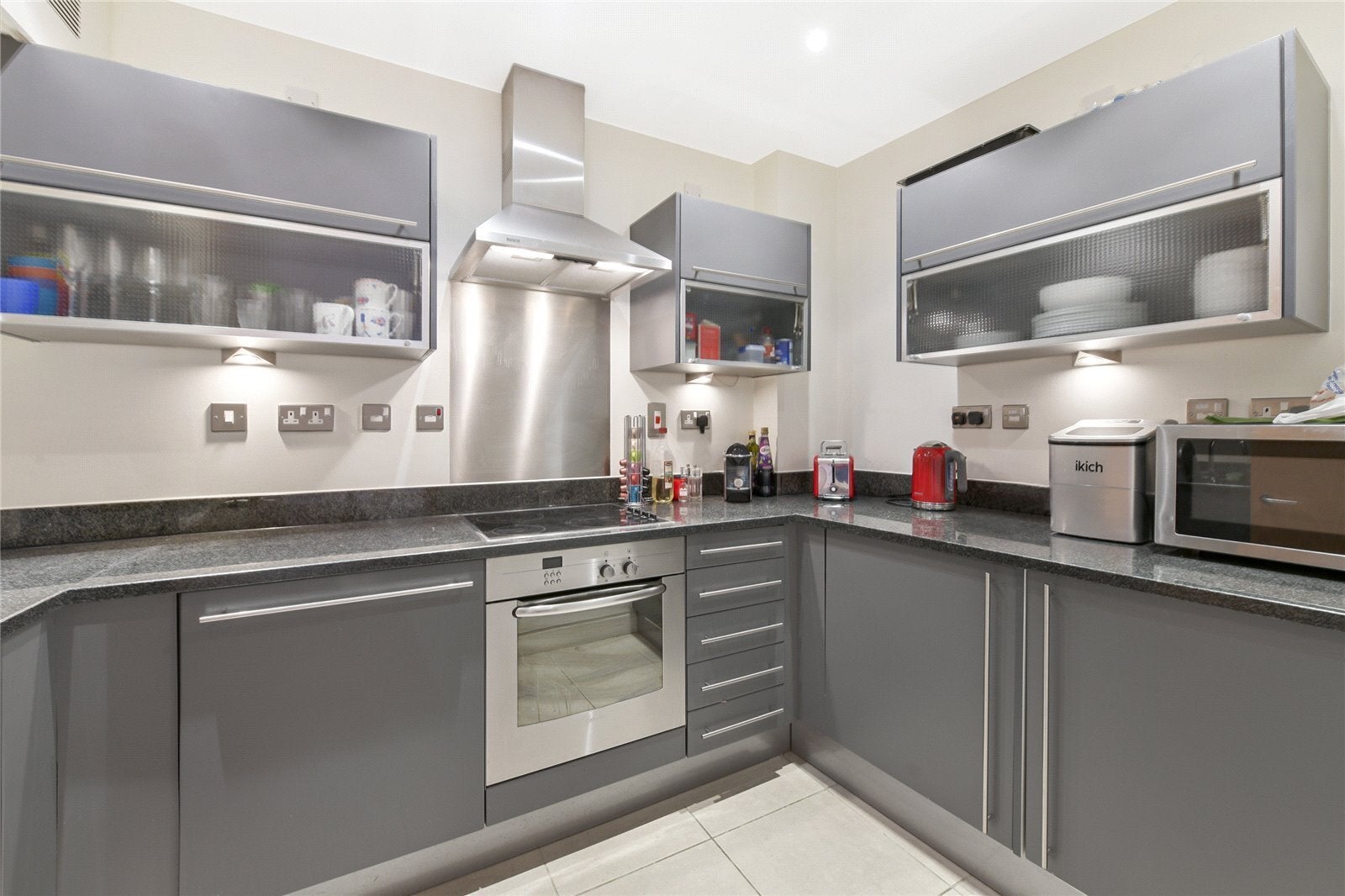 Flat Albert Embankment in Greater London