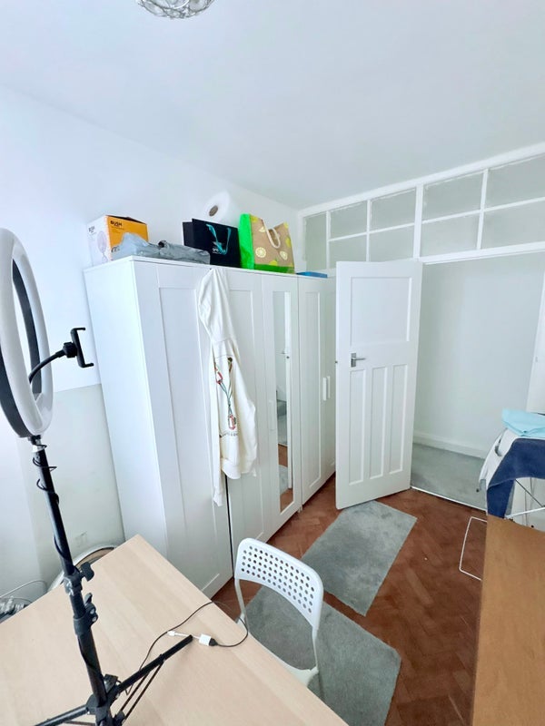 Room Marker Way in Greater London