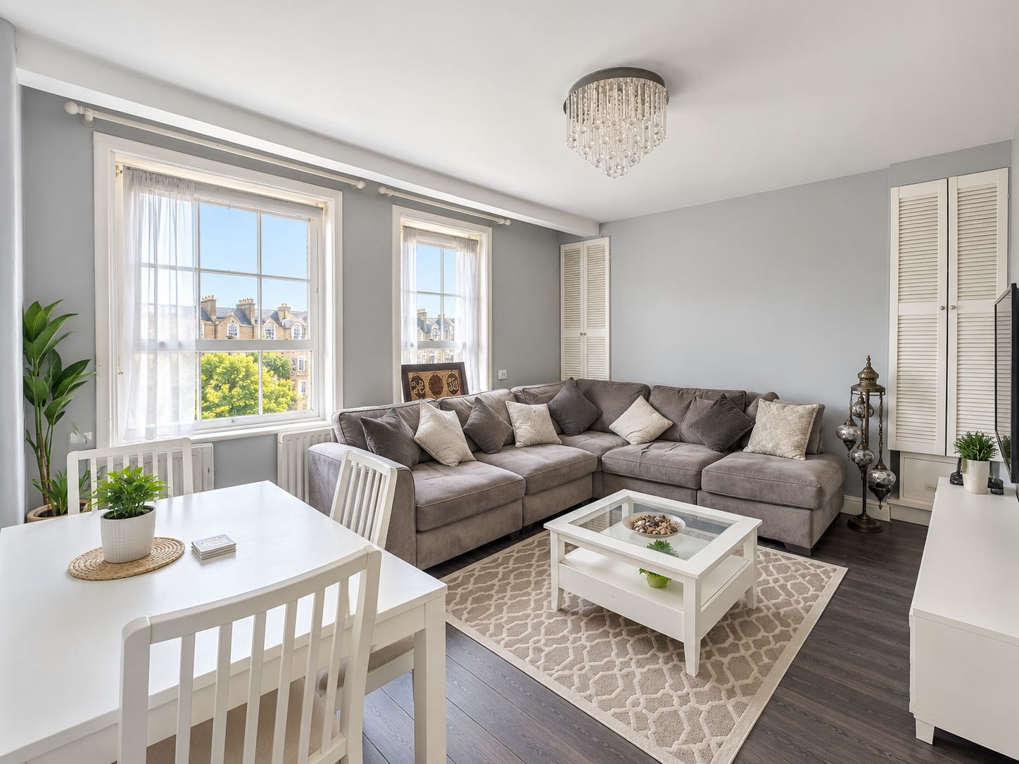 Flat Saltwell Street in Greater London