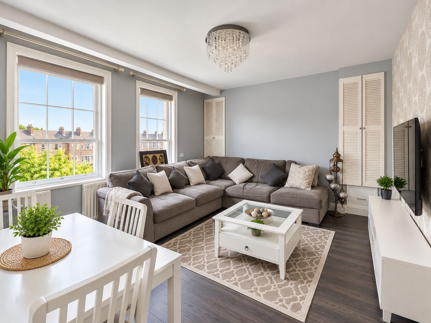 Flat Saltwell Street in Greater London
