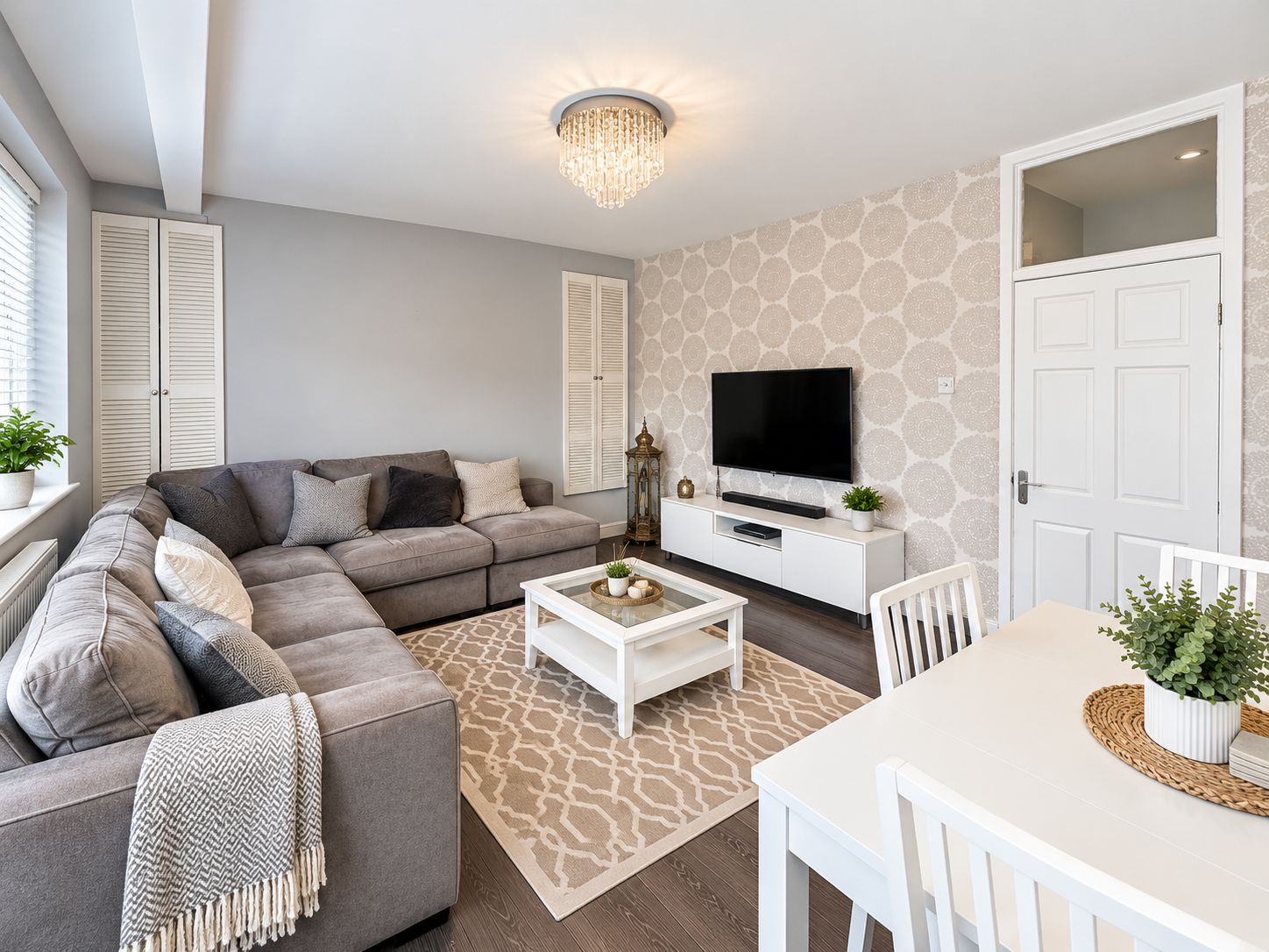 Flat Saltwell Street in Greater London