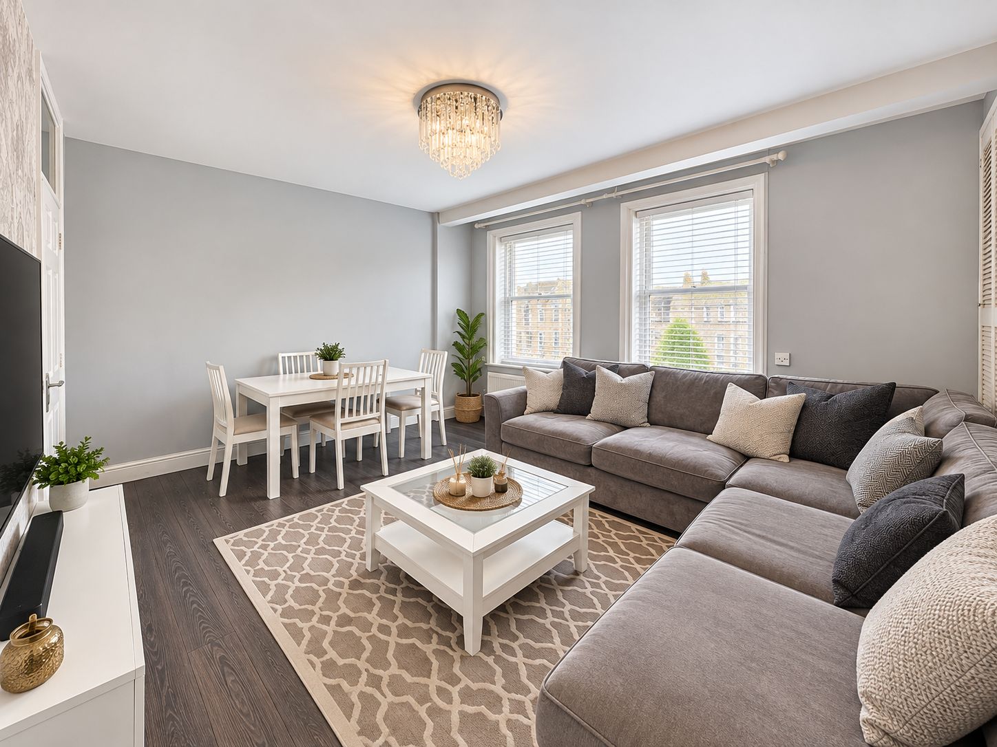 Flat Saltwell Street in Greater London
