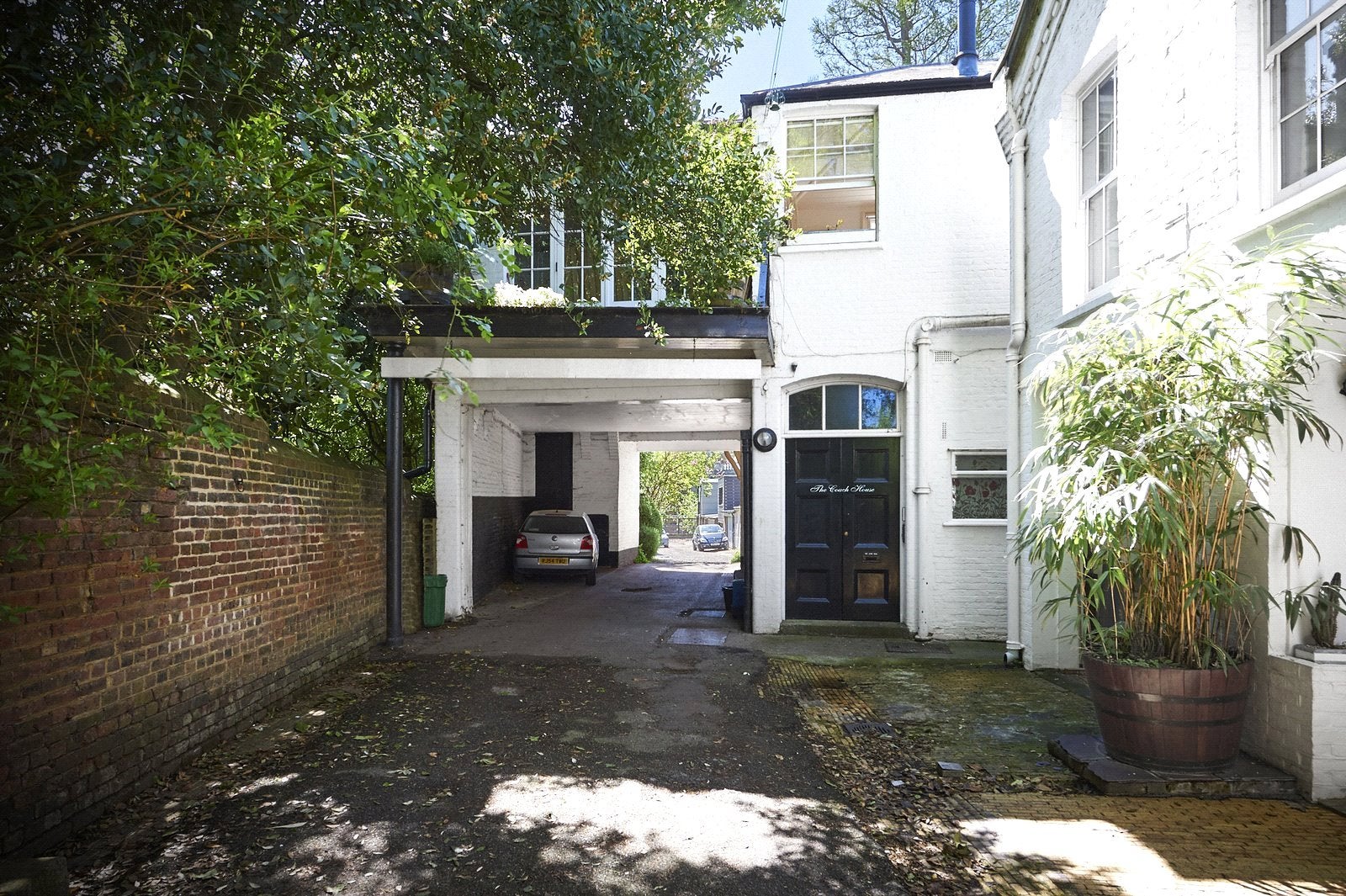 Flat Terrace Lane in Greater London