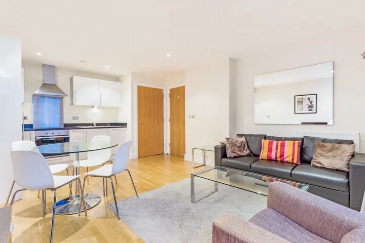 Flat Millharbour in Greater London