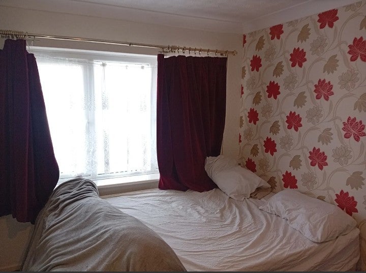 Room The Broadway Shopping Parade in Sandhurst