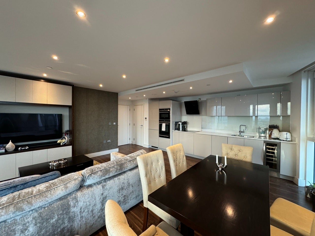 Flat Alie Street in Greater London