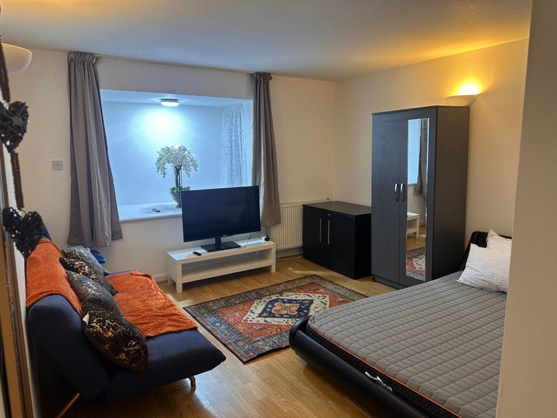 Room Johnson Street in Greater London