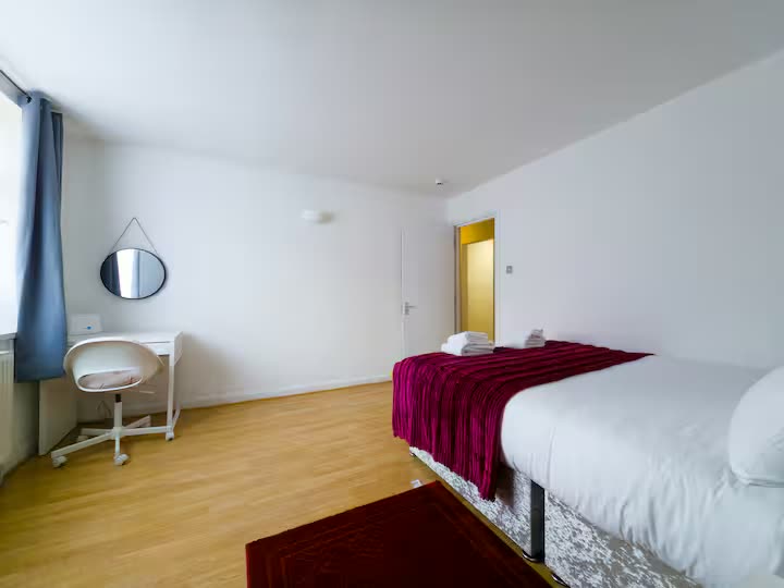 Room Johnson Street in Greater London