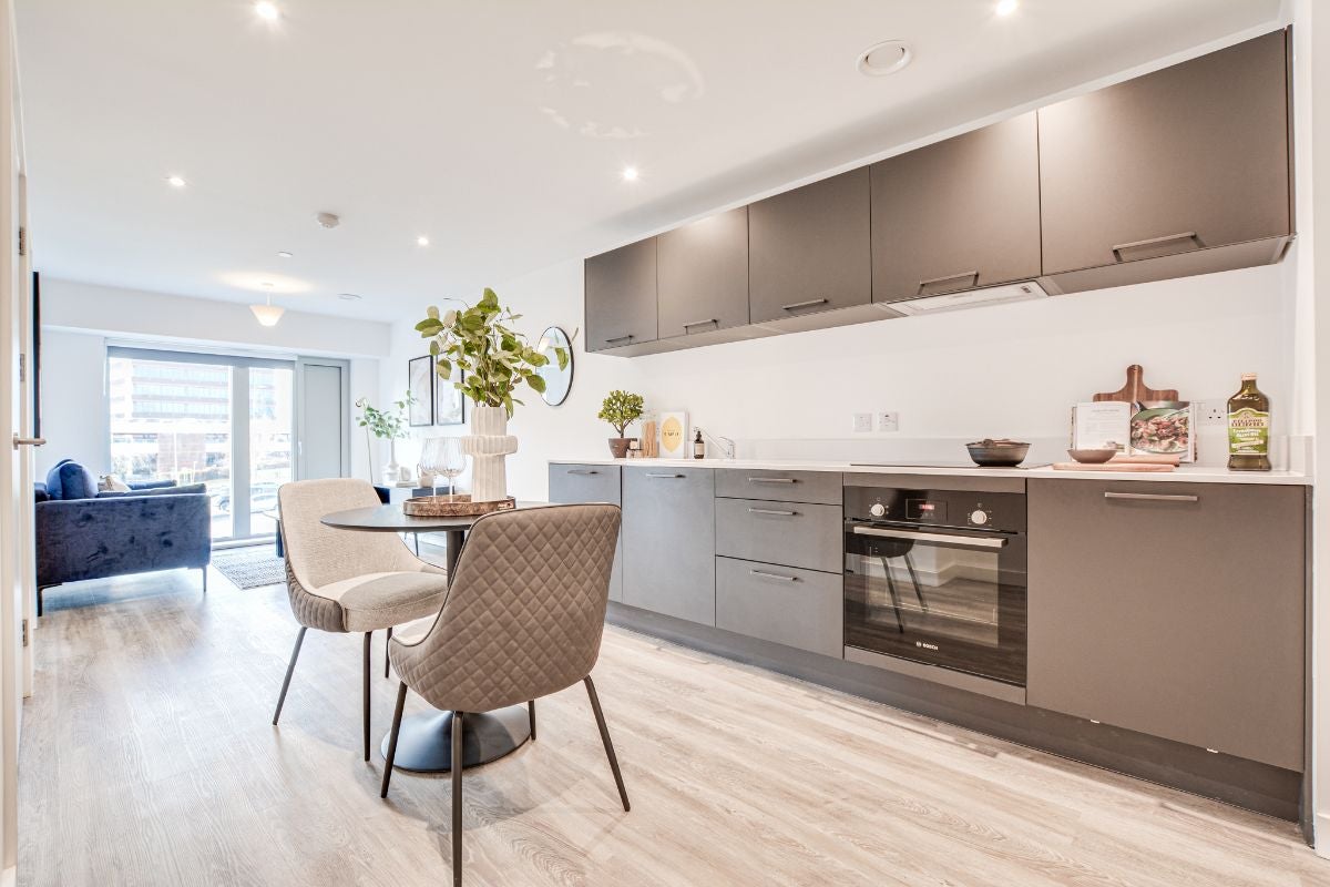 Flat Vicarage Grove in Salford