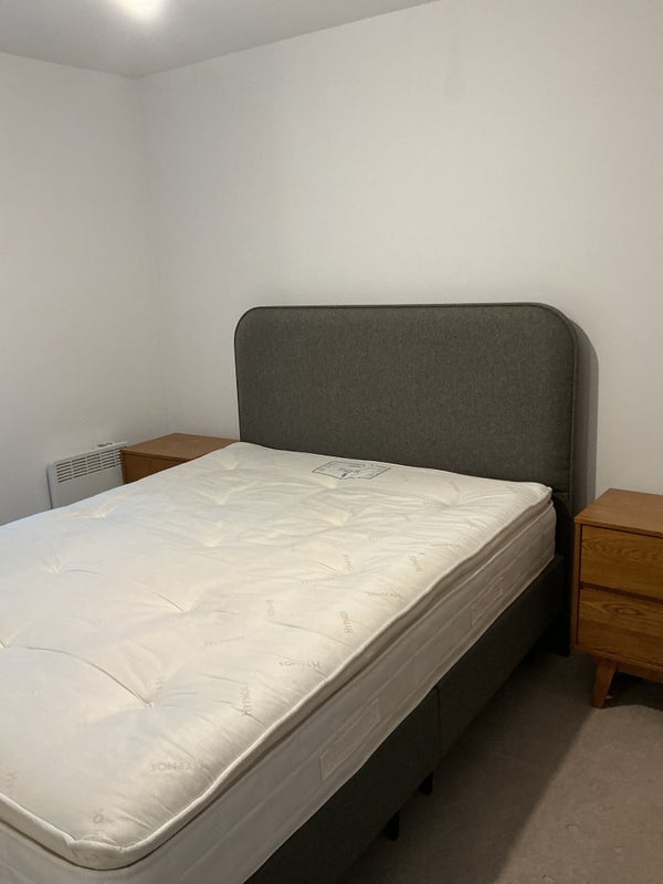 Room Dearmans Place in Salford