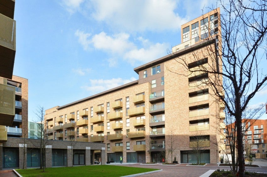Flat Carteret Way in Greater London
