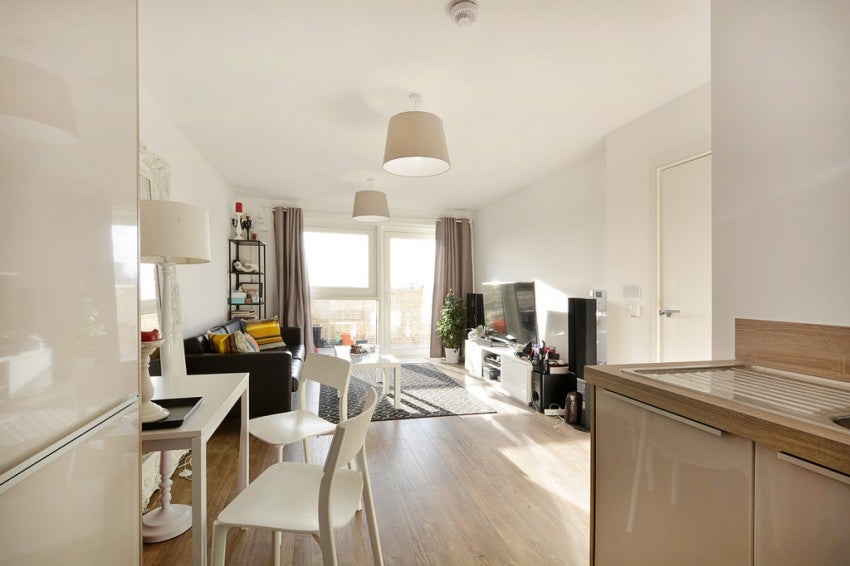 Flat Carteret Way in Greater London