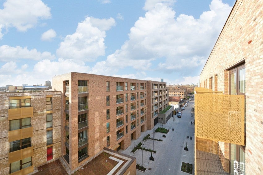 Flat Carteret Way in Greater London