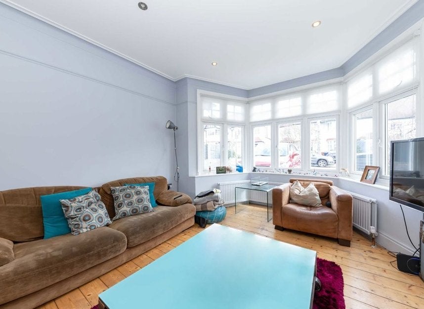 House Summerlee Avenue in Greater London