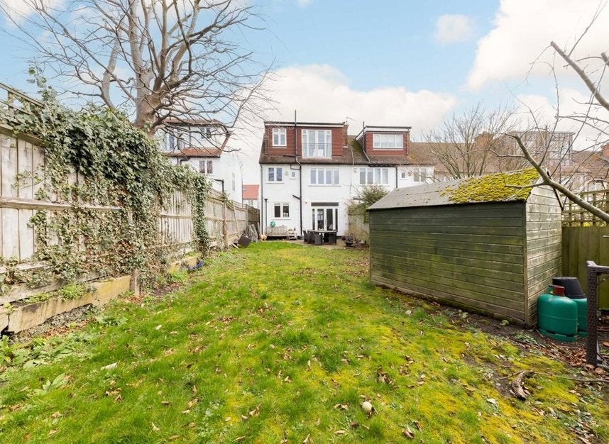 House Summerlee Avenue in Greater London