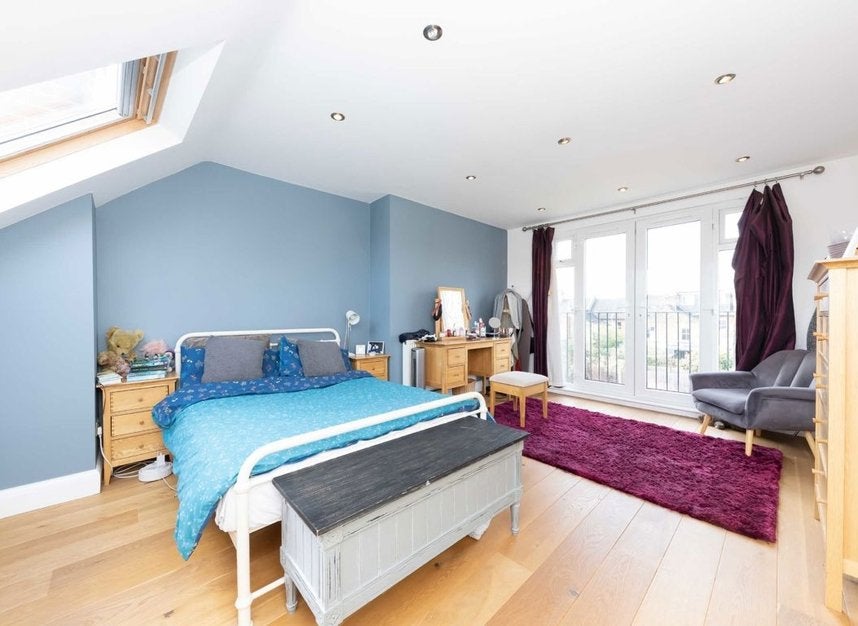 House Summerlee Avenue in Greater London