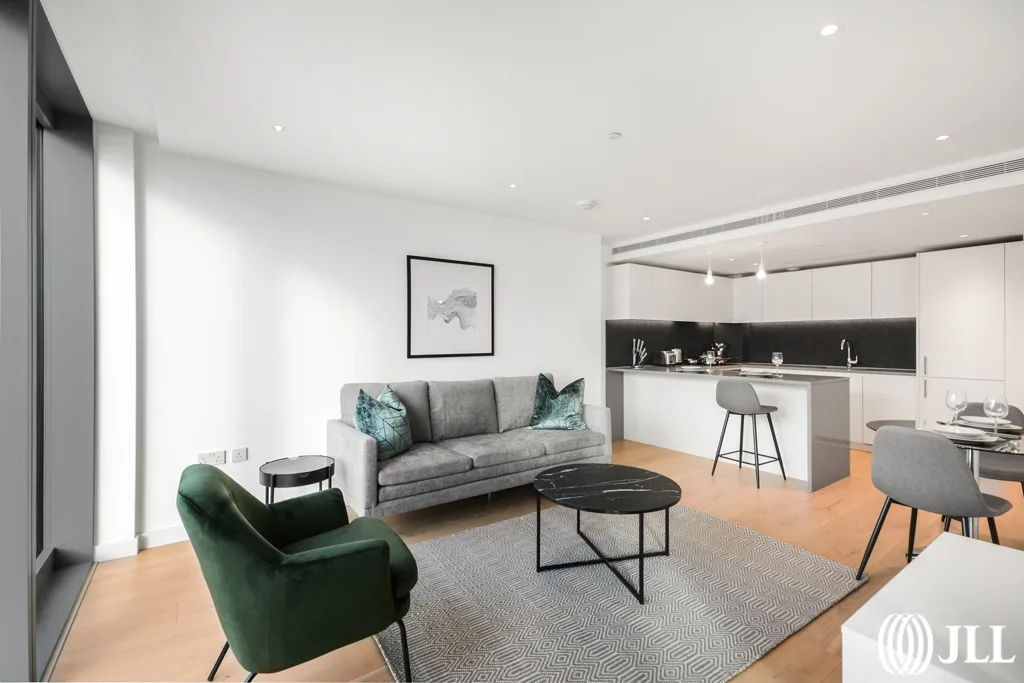 Flat South Quay Square in Greater London