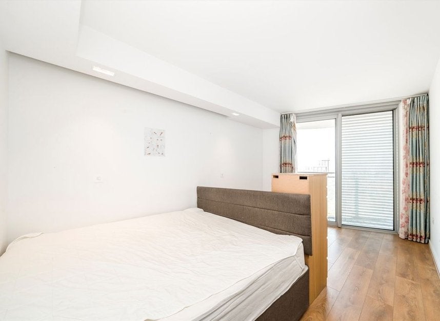 Flat Silvertown Way in Greater London