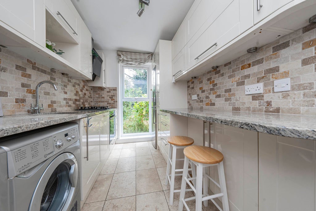 Flat Elthorne Road in Greater London