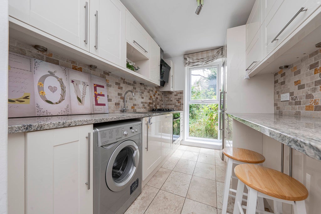 Flat Elthorne Road in Greater London