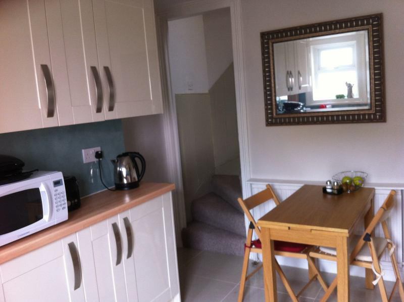 Room Cherry Orchard Road in Greater London
