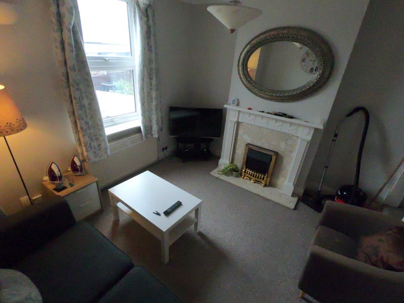 Room Cherry Orchard Road in Greater London