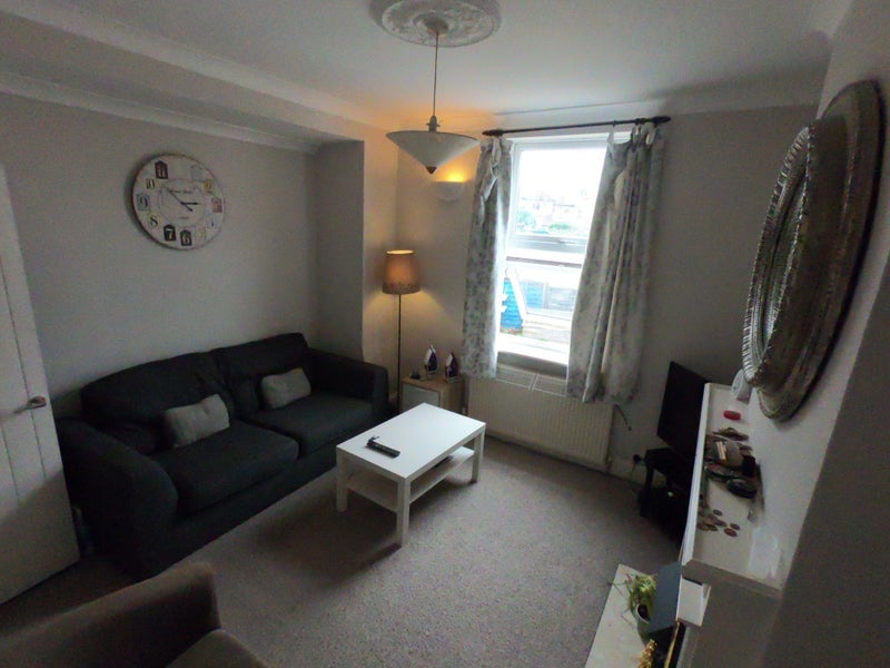 Room Cherry Orchard Road in Greater London