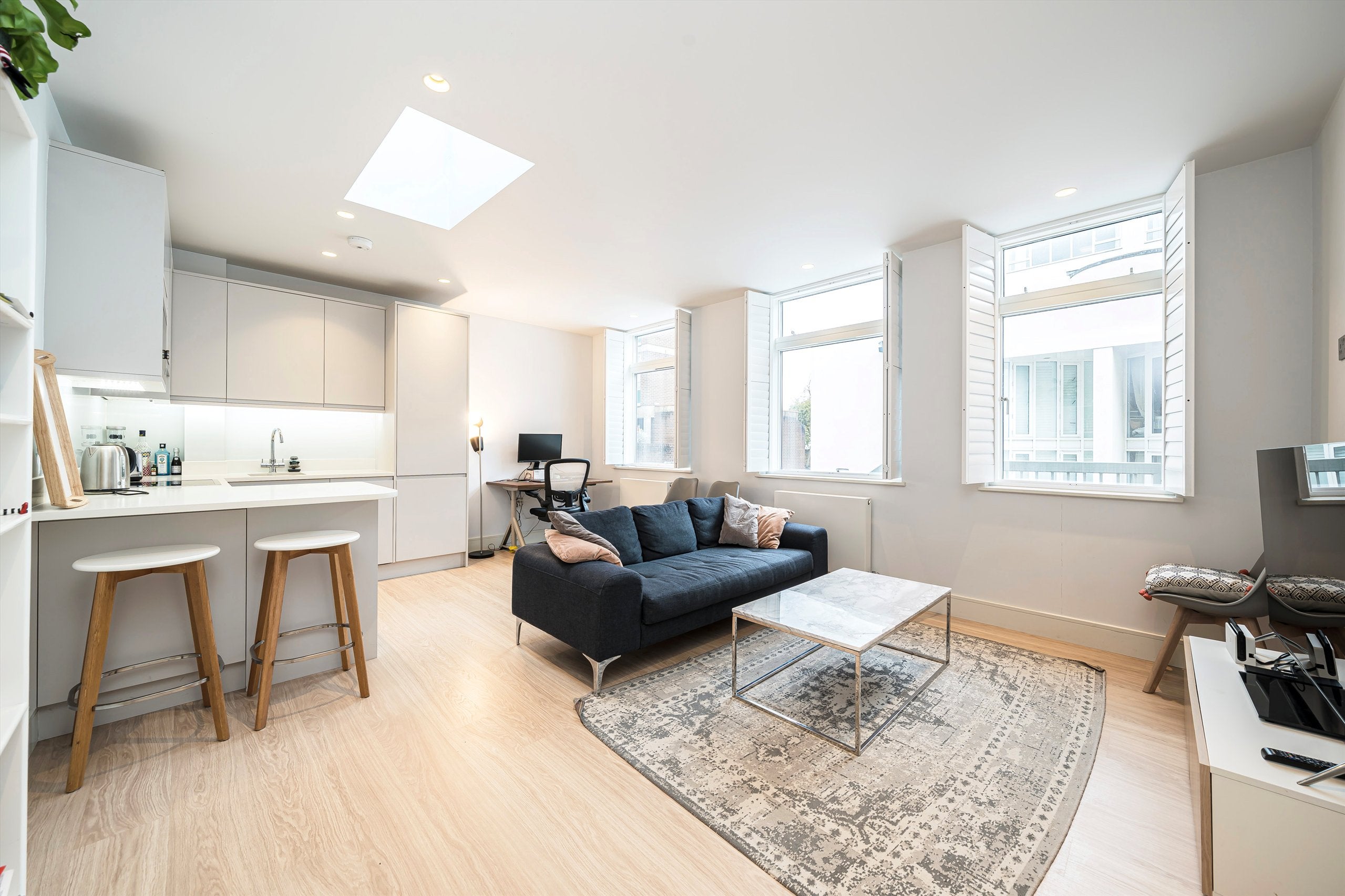 Flat Dryden Court in Greater London