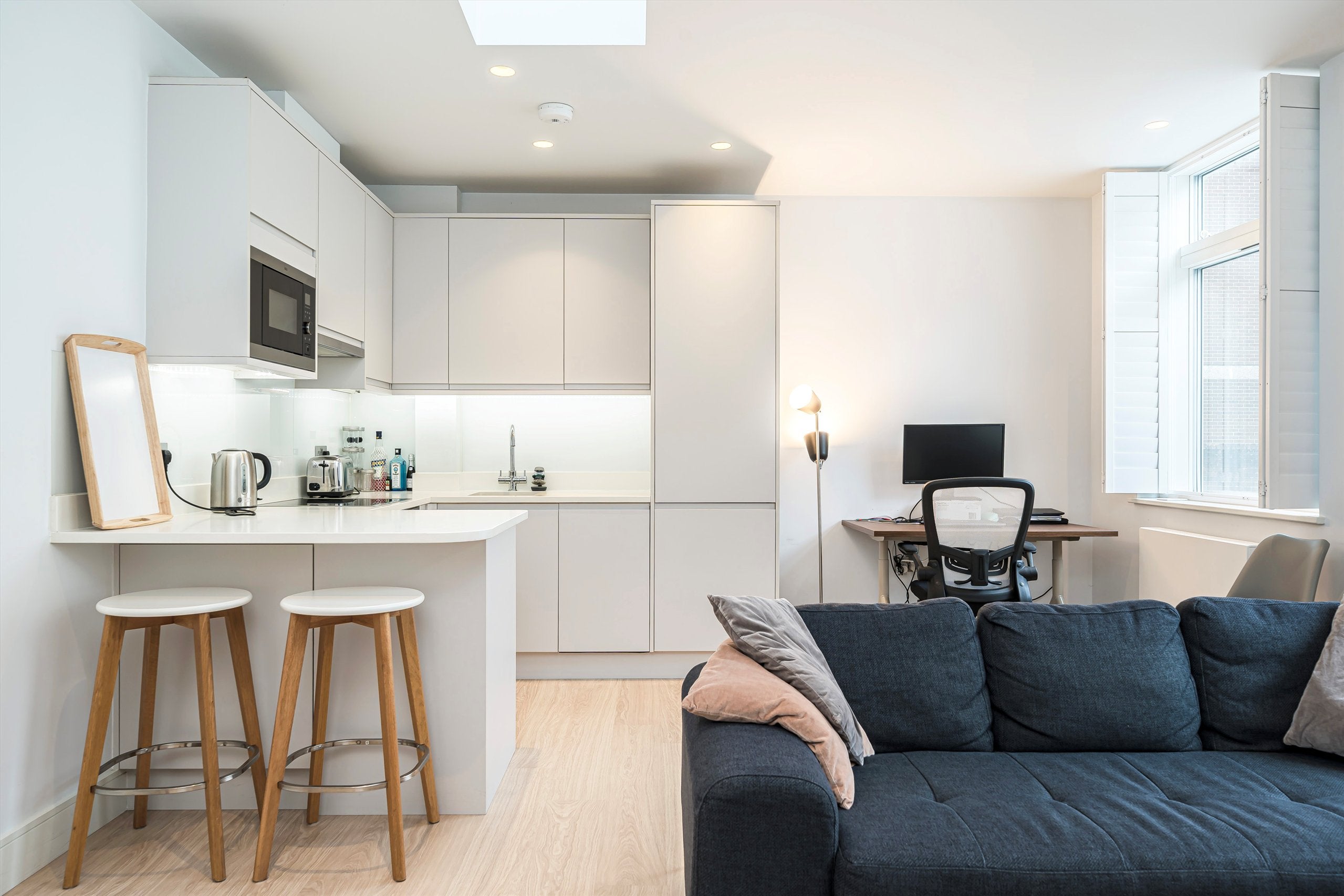 Flat Dryden Court in Greater London