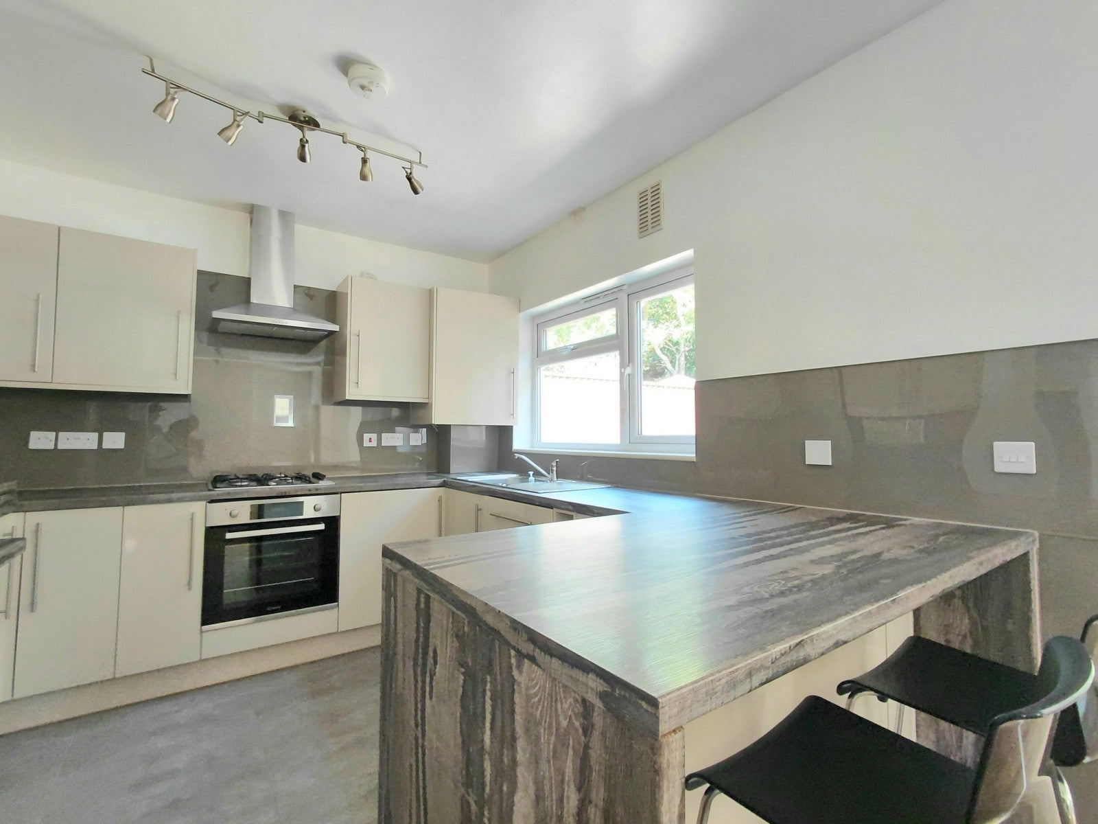 House The Ridgeway in Greater London