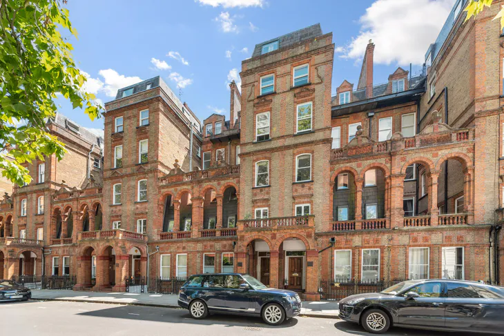 Flat Courtfield Road in Greater London