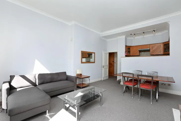 Flat Courtfield Road in Greater London