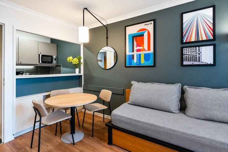 Flat Rue des Lilas d'Espagne in Courbevoie