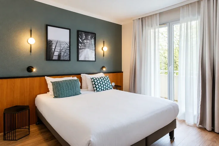 Flat Rue des Lilas d'Espagne in Courbevoie