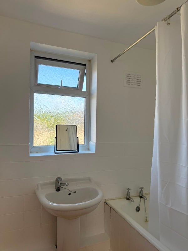 Room Bassenthwaite Avenue in Kirkby
