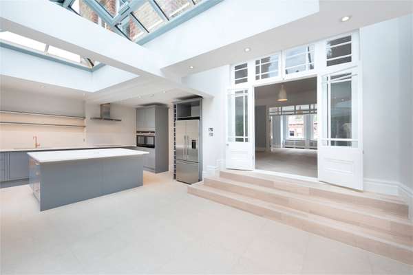 House Esmond Road in Greater London
