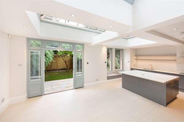 House Esmond Road in Greater London