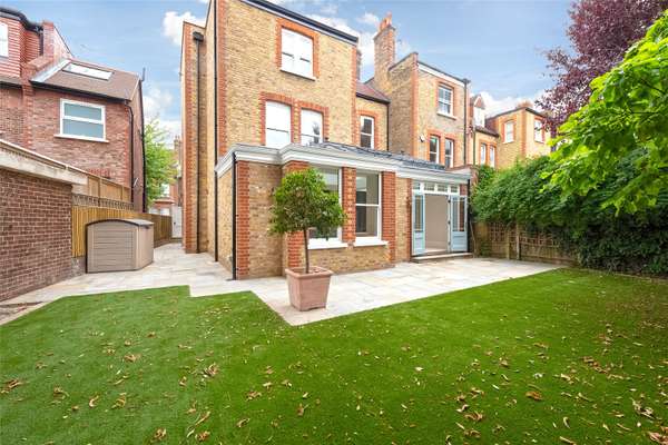 House Esmond Road in Greater London