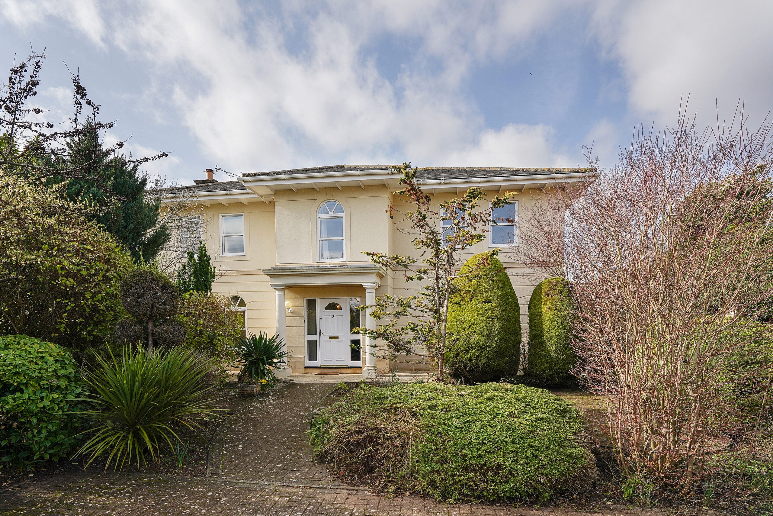 Flat Billings Way in Cheltenham