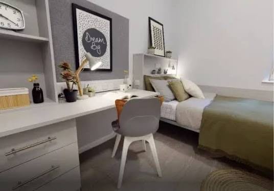 Room Pitfield Street in Greater London