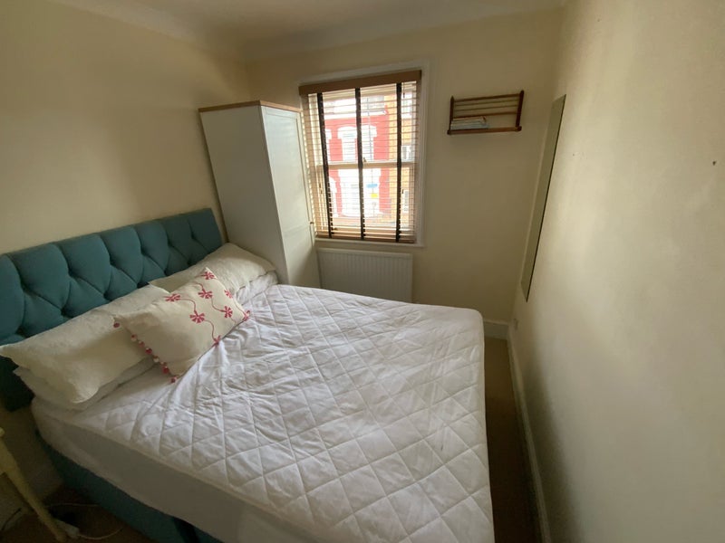 Room Munster Road in Greater London