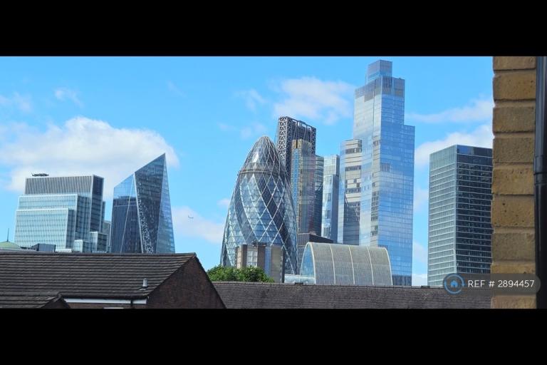 Flat Chicksand Street in Greater London