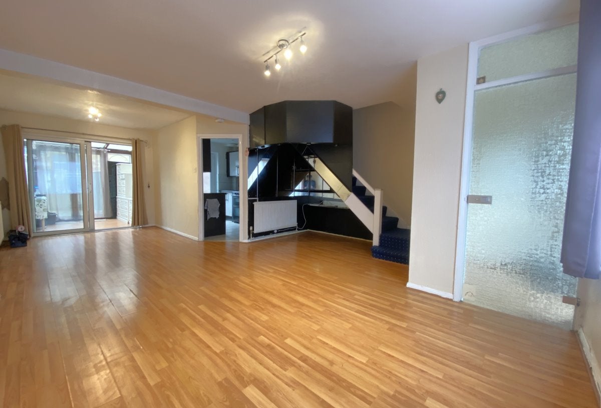 House Lilliput Avenue in London