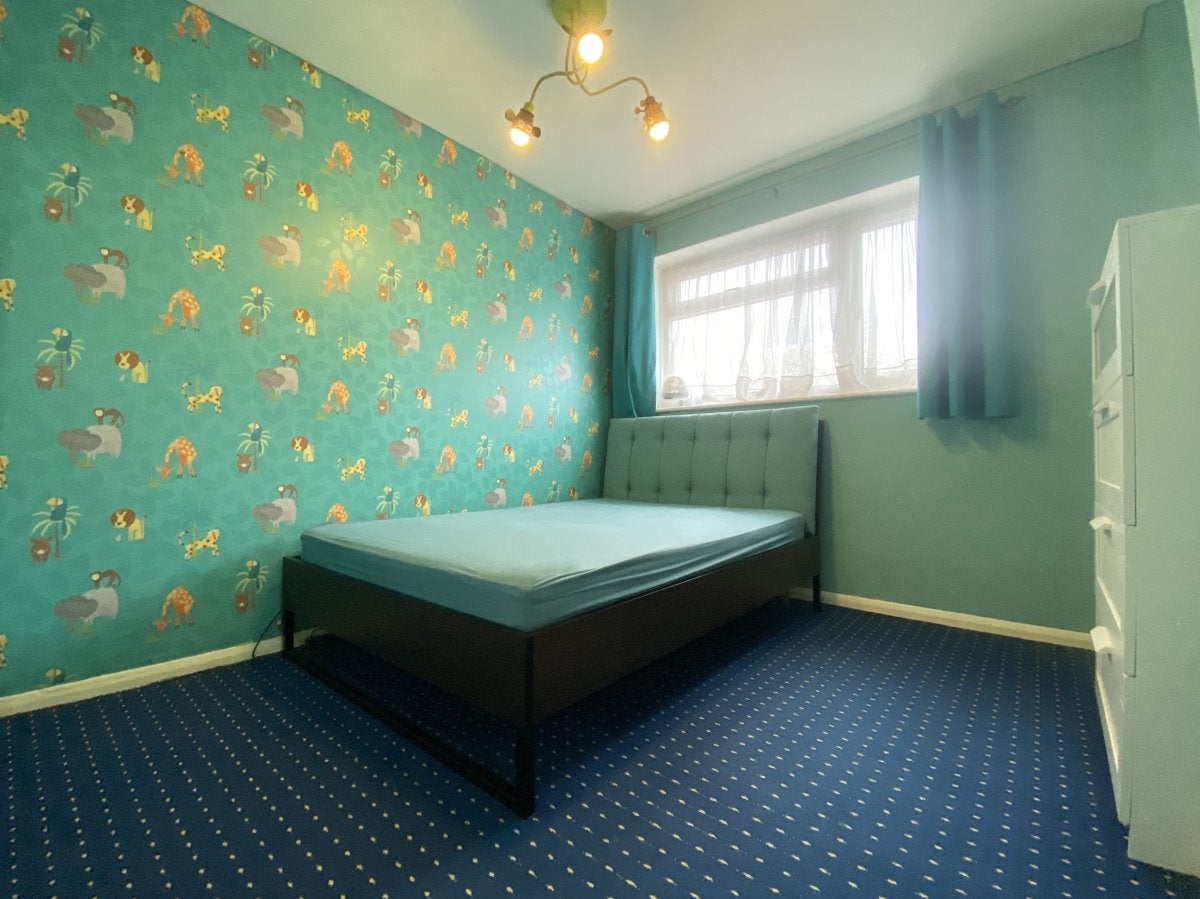 House Lilliput Avenue in London