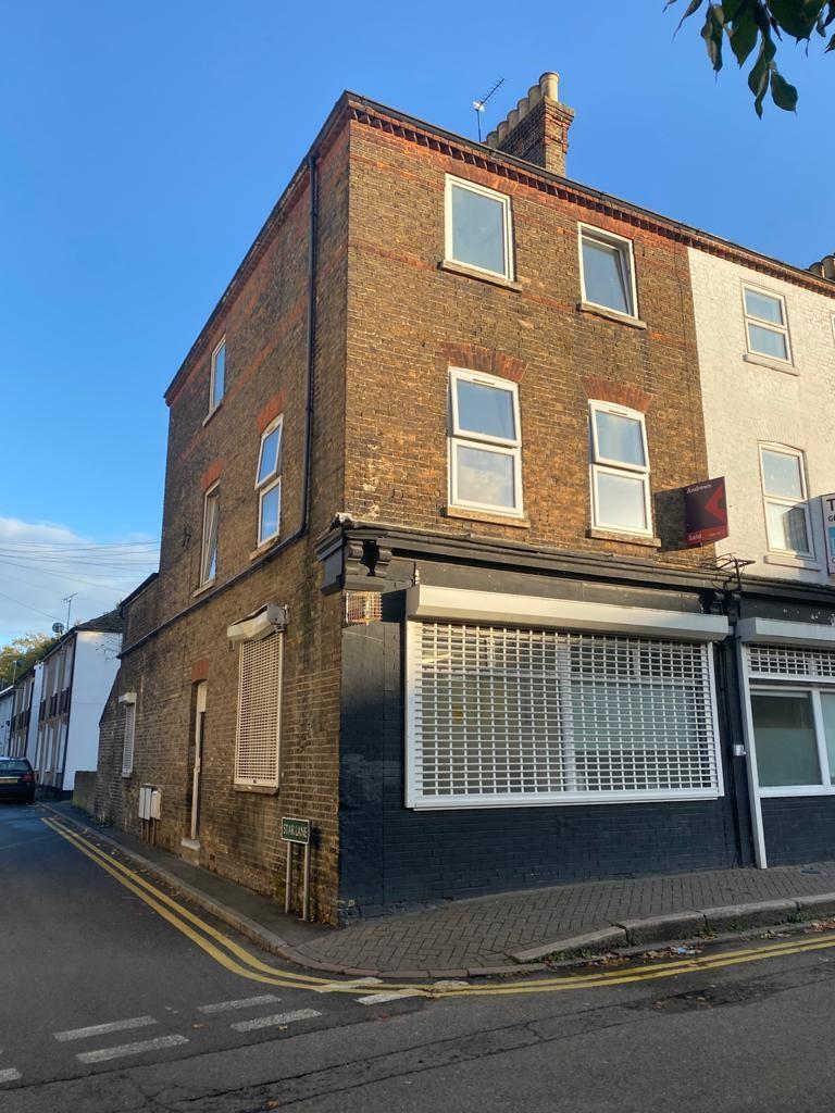 Flat High Street in Greater London