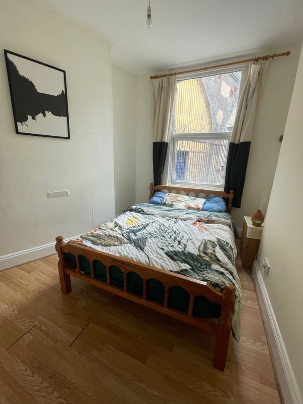 Flat Coldharbour Lane in Greater London