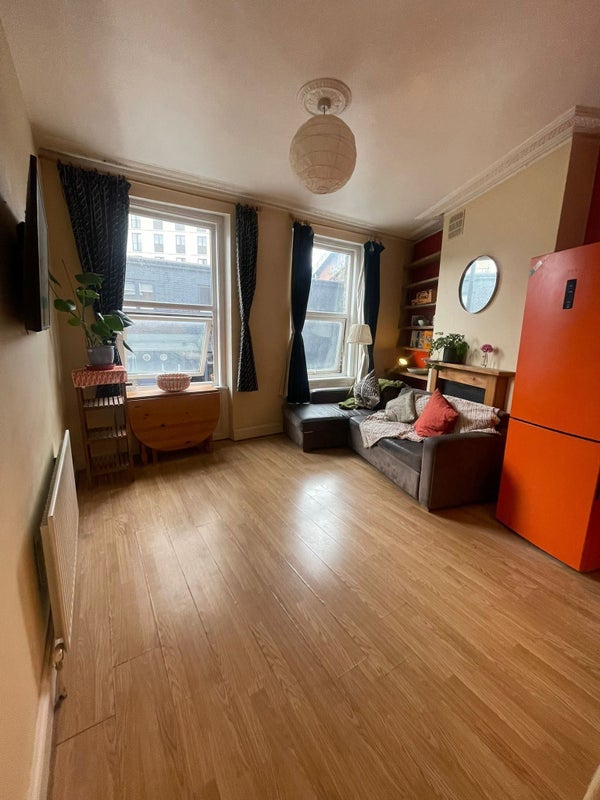 Flat Coldharbour Lane in Greater London