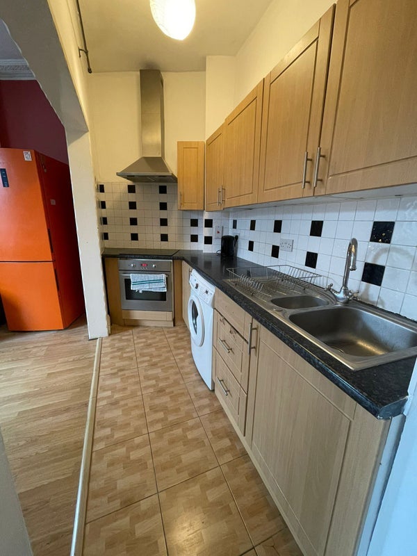 Flat Coldharbour Lane in Greater London