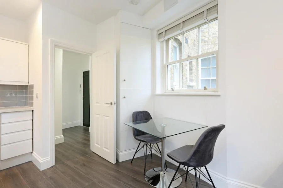 Flat Bryanston Street in London