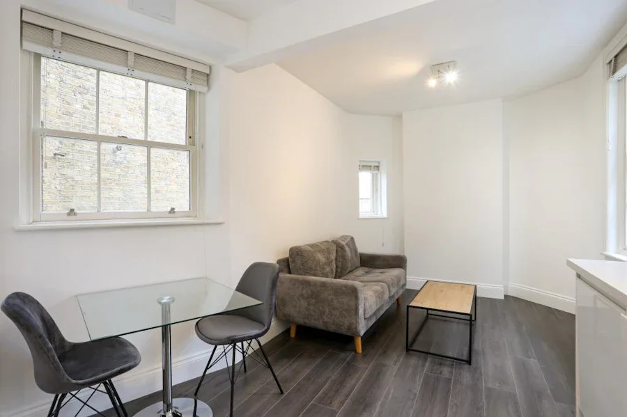 Flat Bryanston Street in London
